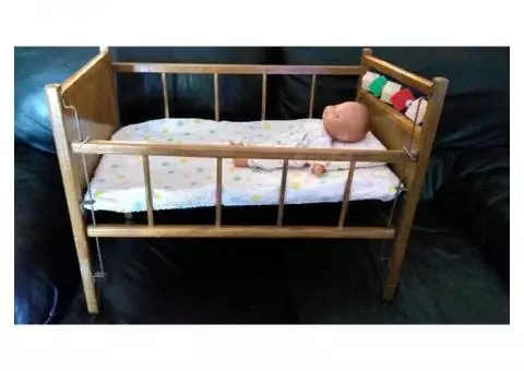 Vintage Wooden Baby Doll Crib with Drop Side $15 OR BEST OFFER